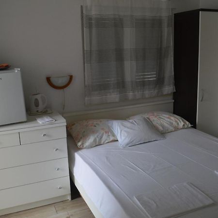Soba Mira Apartment Макарска Екстериор снимка