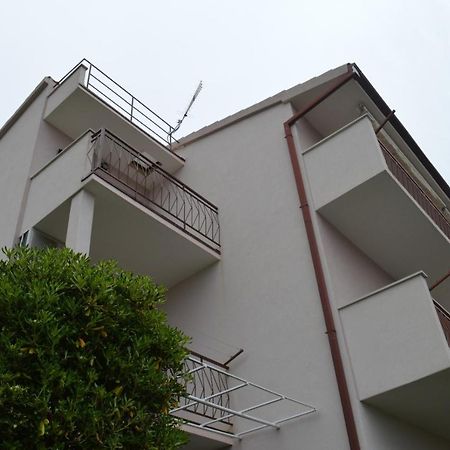 Soba Mira Apartment Макарска Екстериор снимка